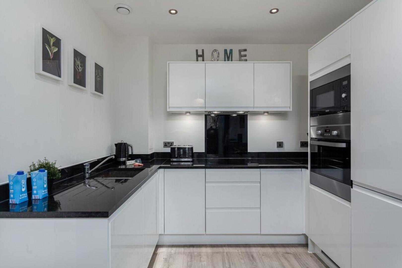 Classy Cricklewood Home ロンドン エクステリア 写真