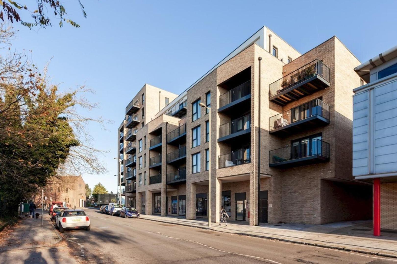 Classy Cricklewood Home ロンドン エクステリア 写真