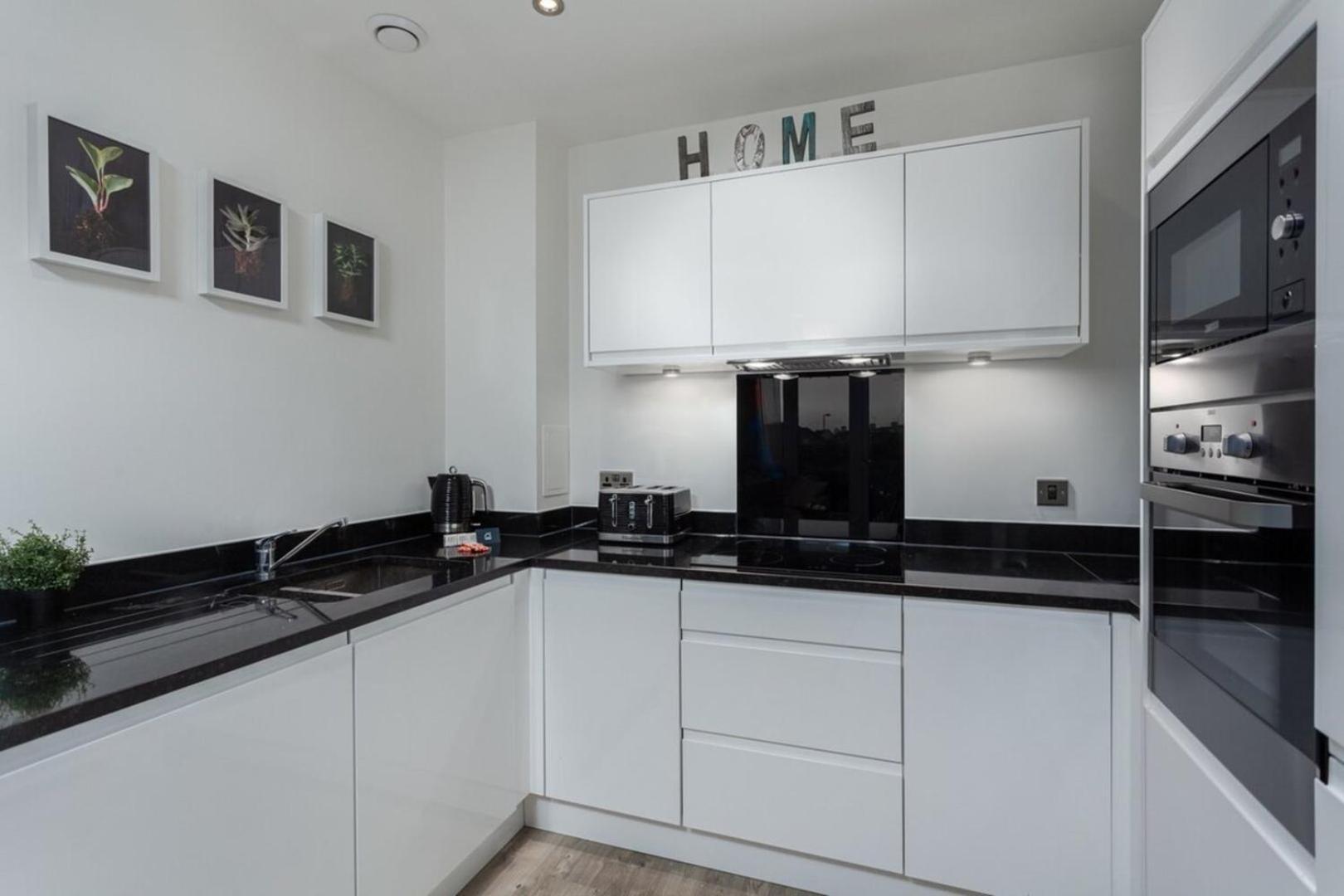 Classy Cricklewood Home ロンドン エクステリア 写真