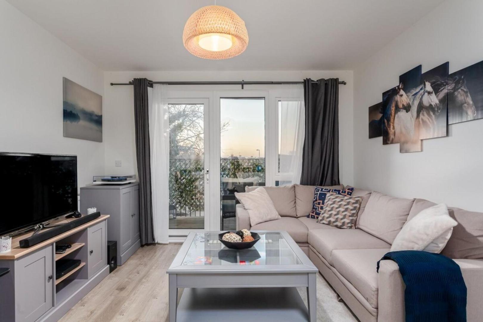 Classy Cricklewood Home ロンドン エクステリア 写真