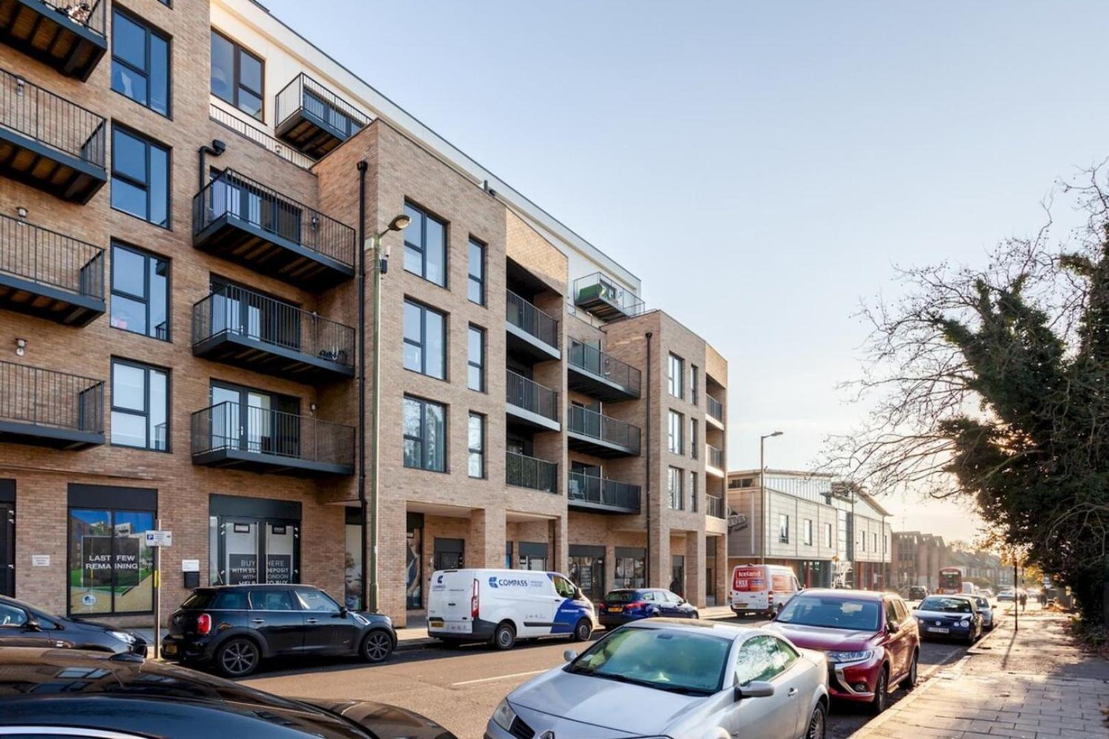Classy Cricklewood Home ロンドン エクステリア 写真