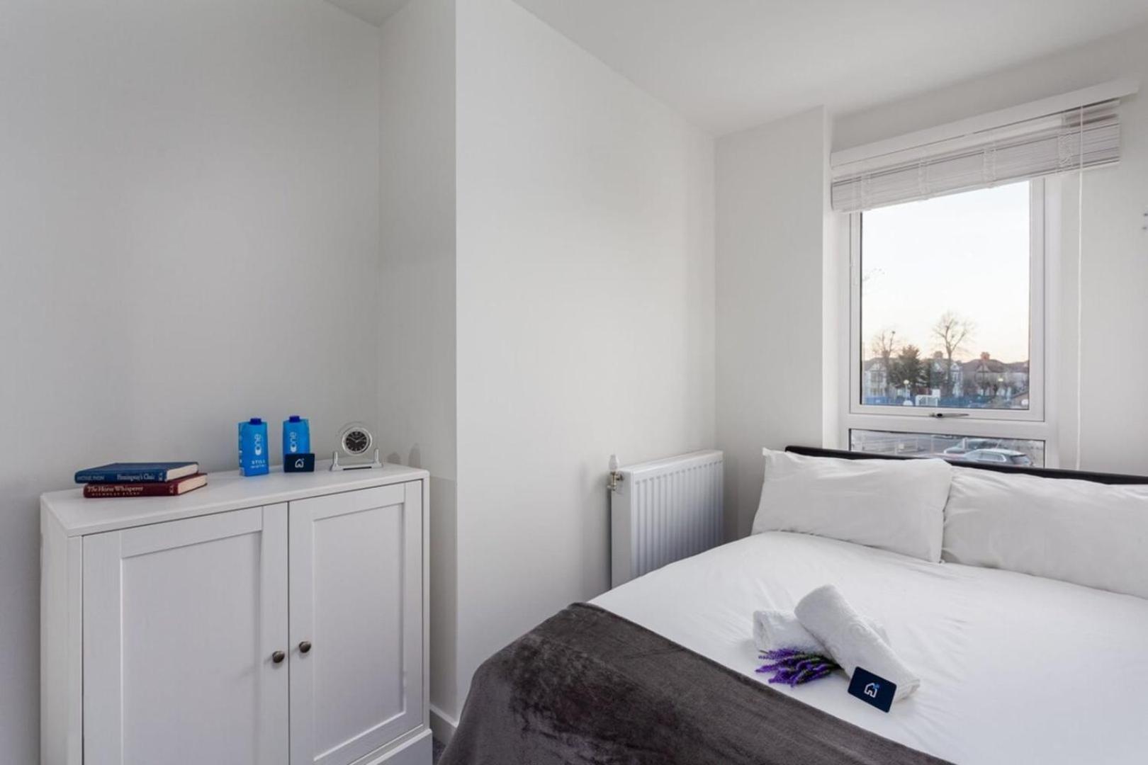 Classy Cricklewood Home ロンドン エクステリア 写真