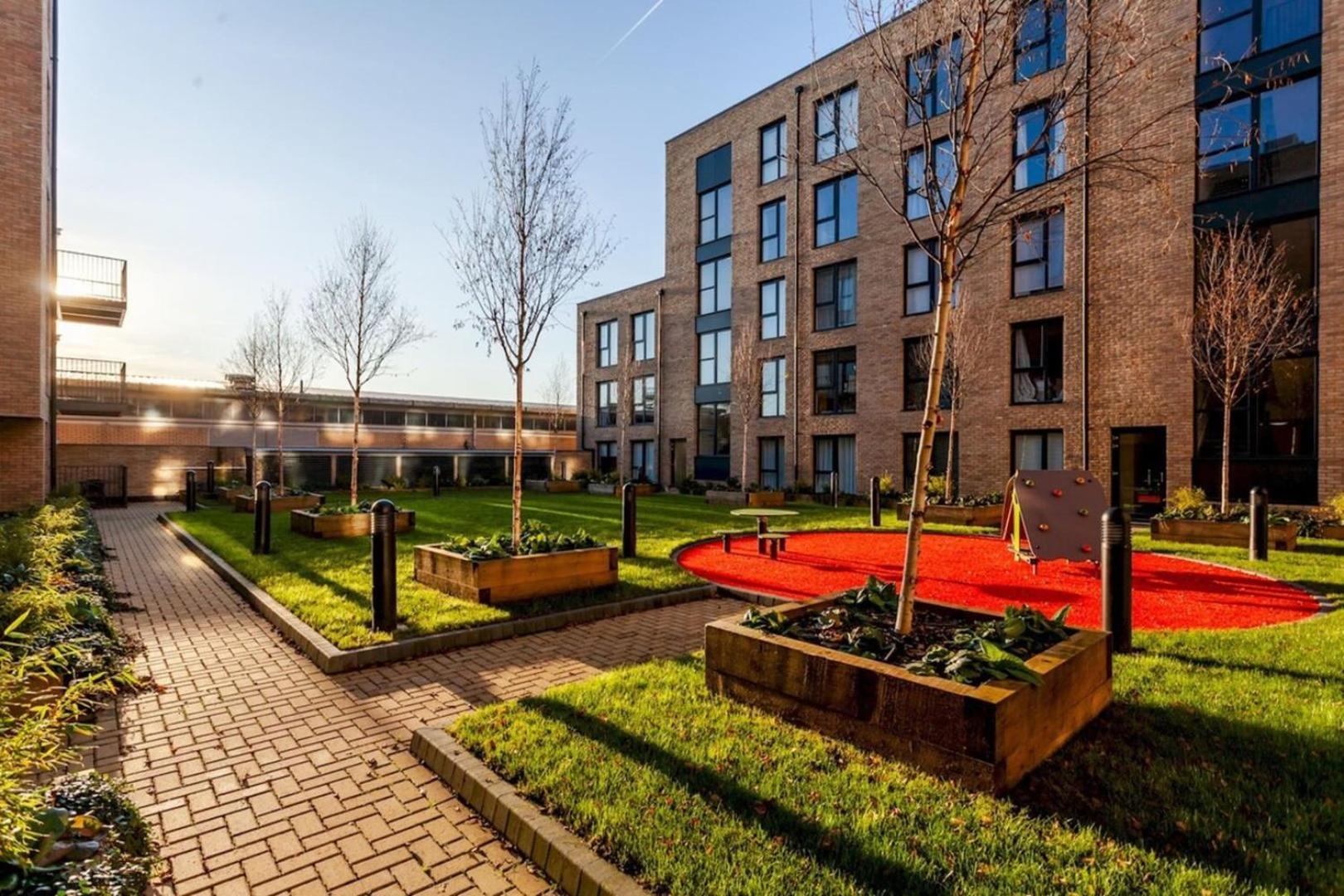 Classy Cricklewood Home ロンドン エクステリア 写真