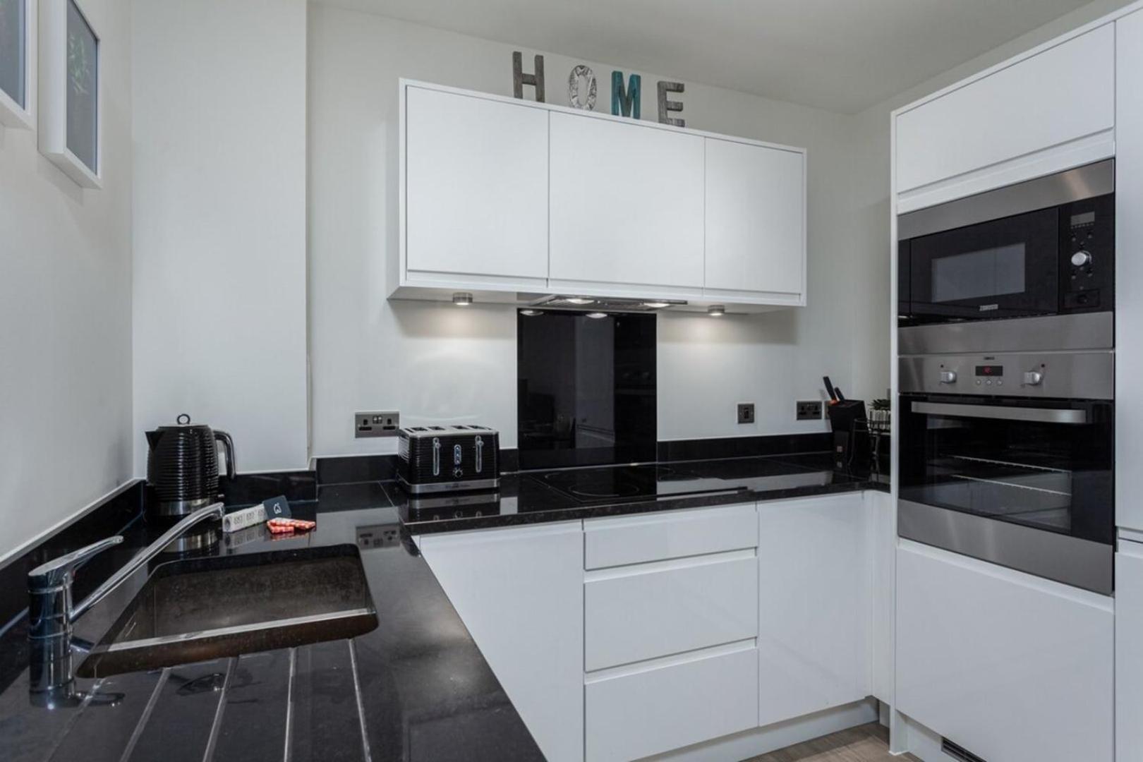 Classy Cricklewood Home ロンドン エクステリア 写真