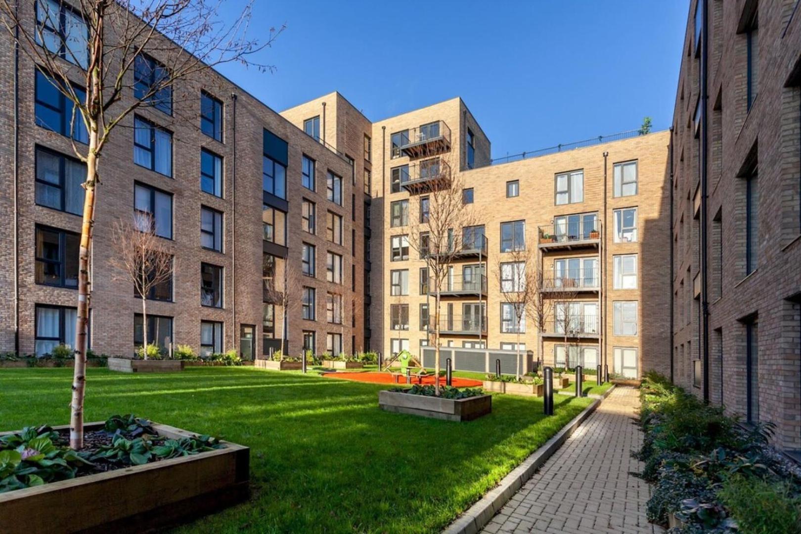 Classy Cricklewood Home ロンドン エクステリア 写真