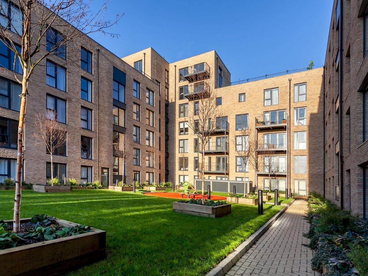 Classy Cricklewood Home ロンドン エクステリア 写真