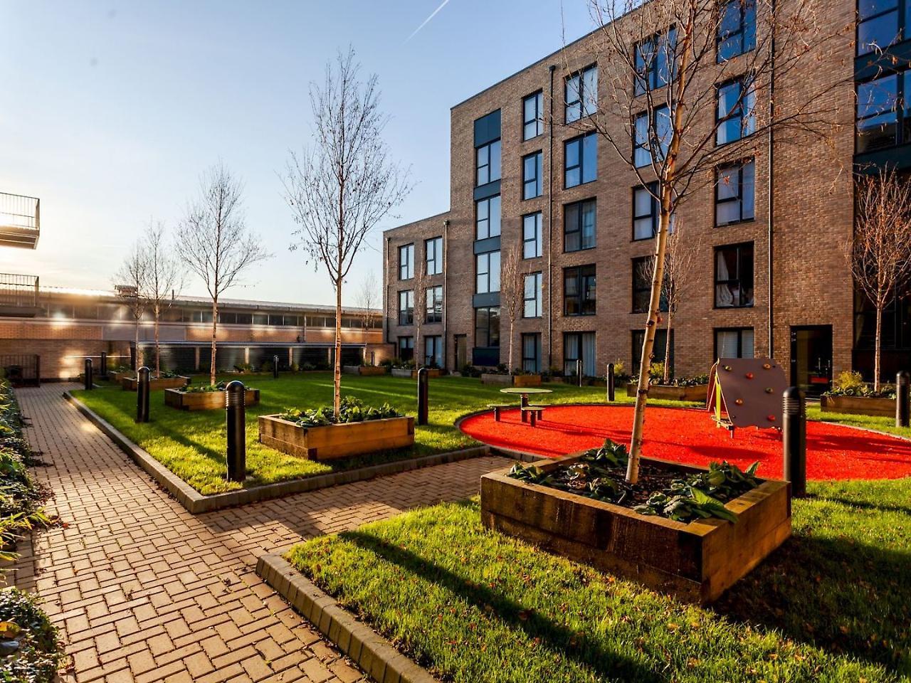 Classy Cricklewood Home ロンドン エクステリア 写真